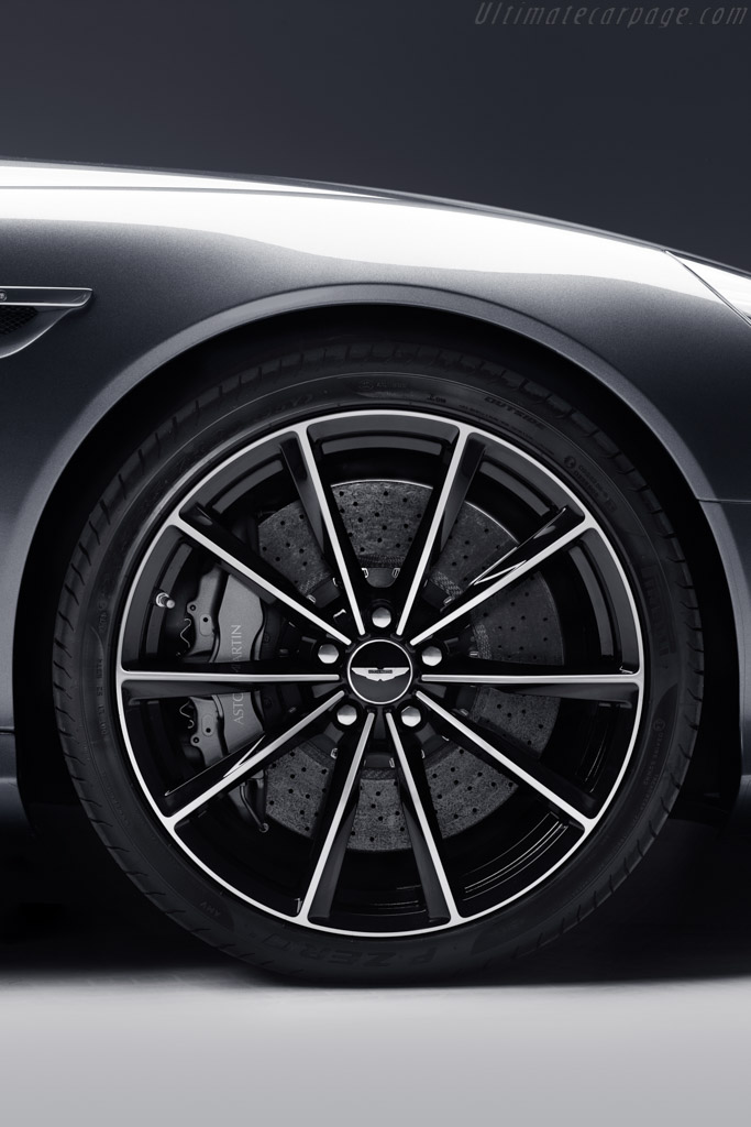 Aston Martin DB9 GT Coupe