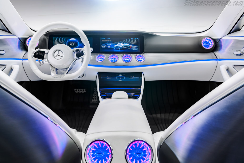Mercedes-Benz Concept IAA