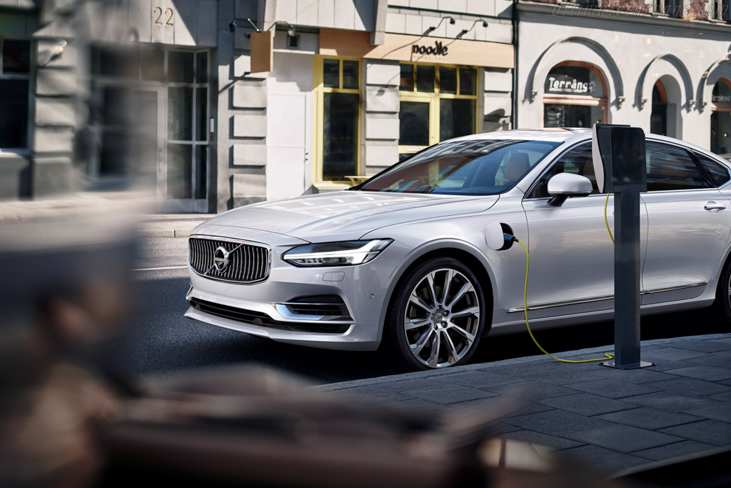 Volvo S90 T8