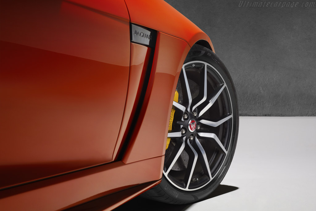 Jaguar F-Type SVR Coupe