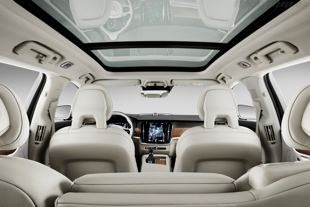 Volvo V90 T8