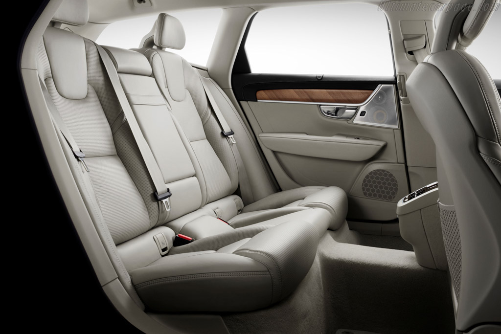 Volvo V90 T8