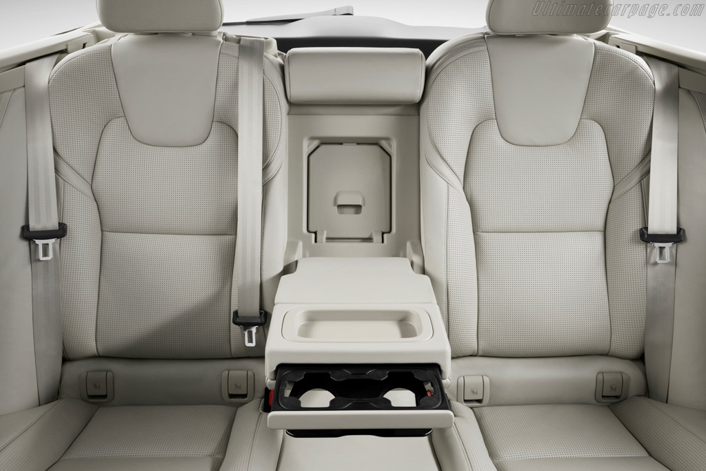 Volvo V90 T8