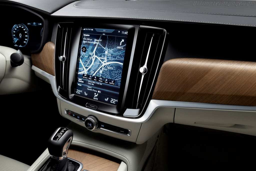 Volvo V90 T8