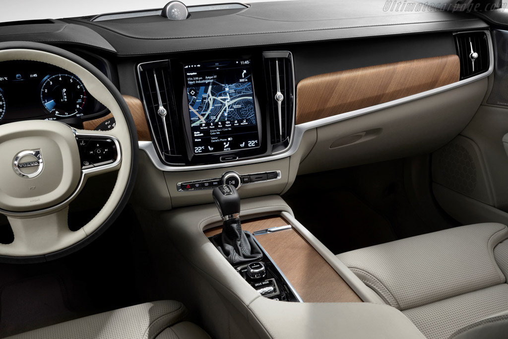 Volvo V90 T8
