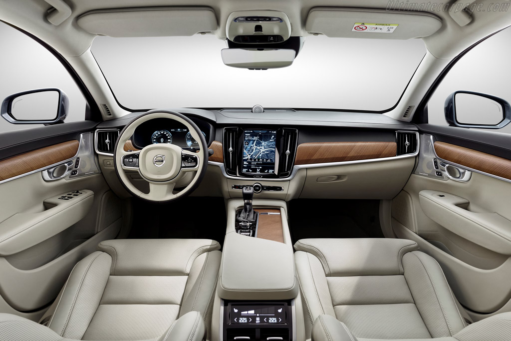 Volvo V90 T8