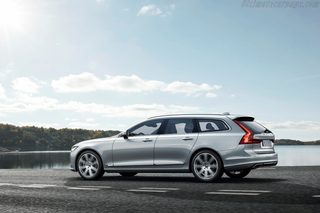 Volvo V90 T8