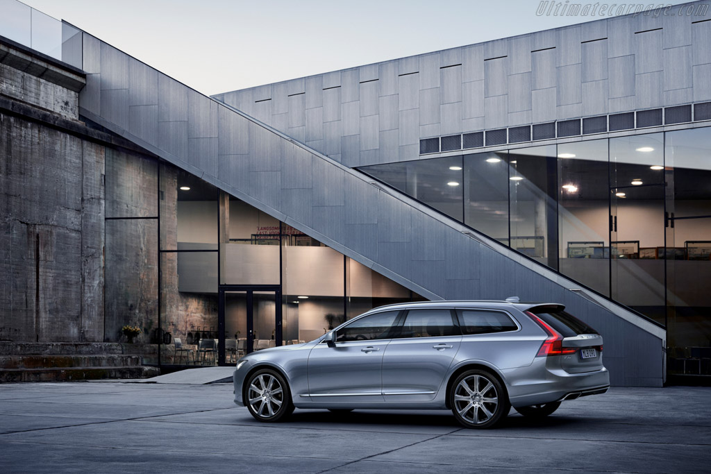 Volvo V90 T8