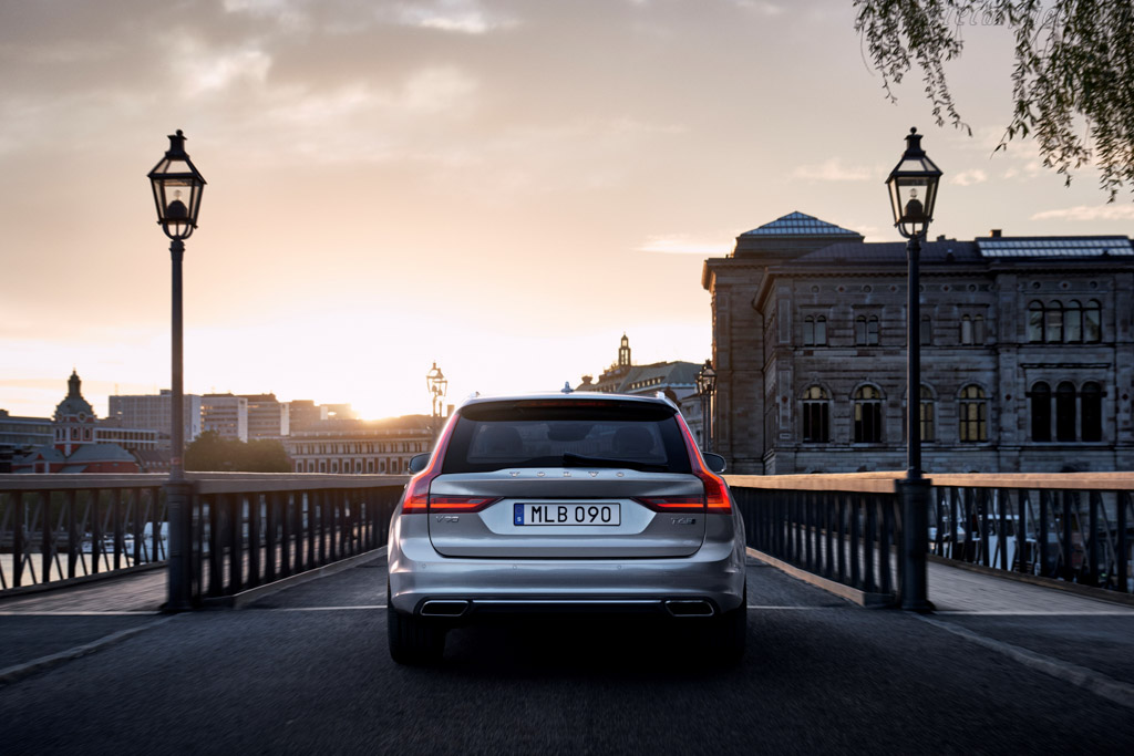 Volvo V90 T8