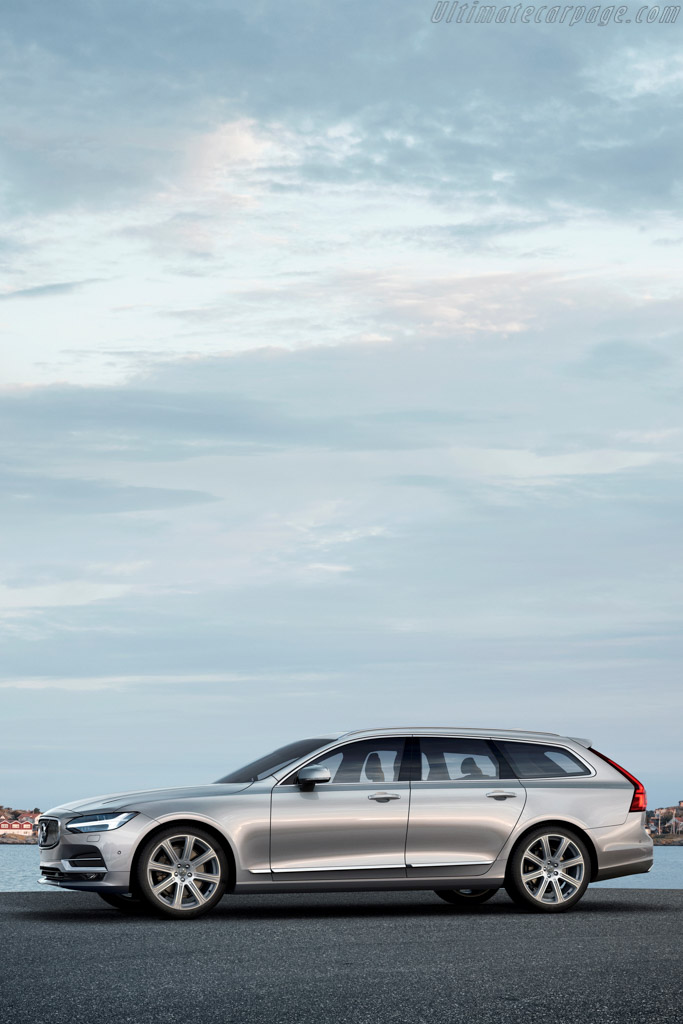 Volvo V90 T8