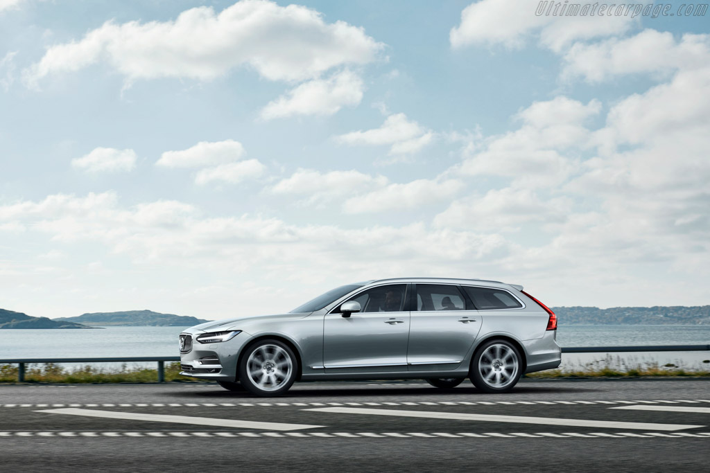 Volvo V90 T8