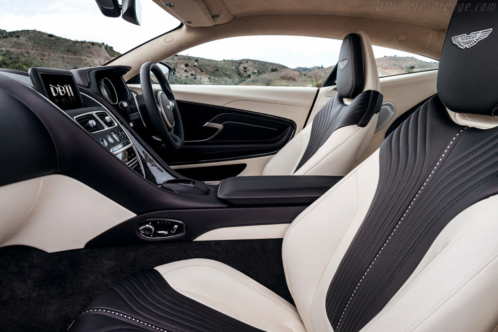 Aston Martin DB11 Coupe