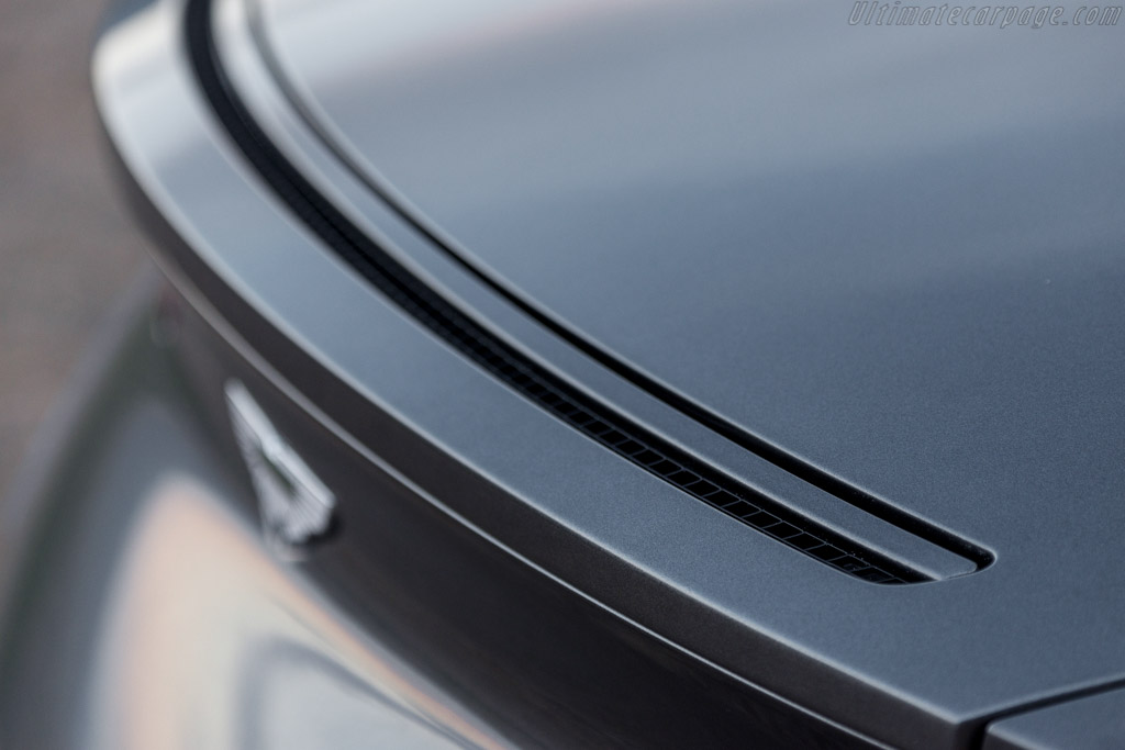 Aston Martin DB11 Coupe