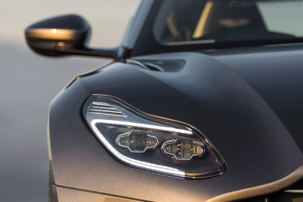 Aston Martin DB11 Coupe