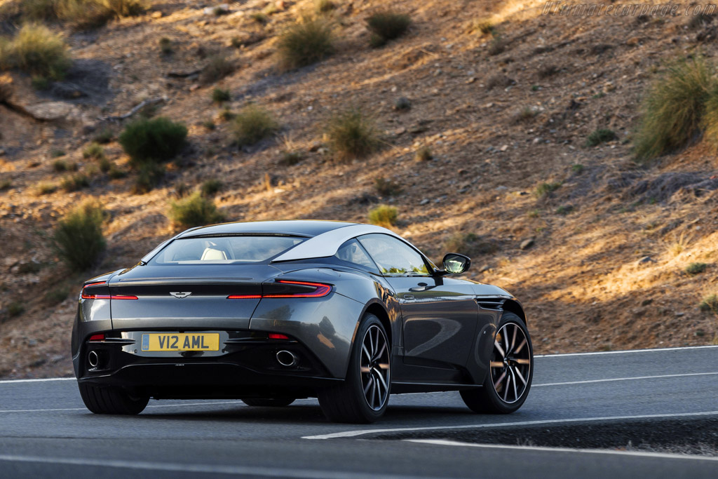 Aston Martin DB11 Coupe