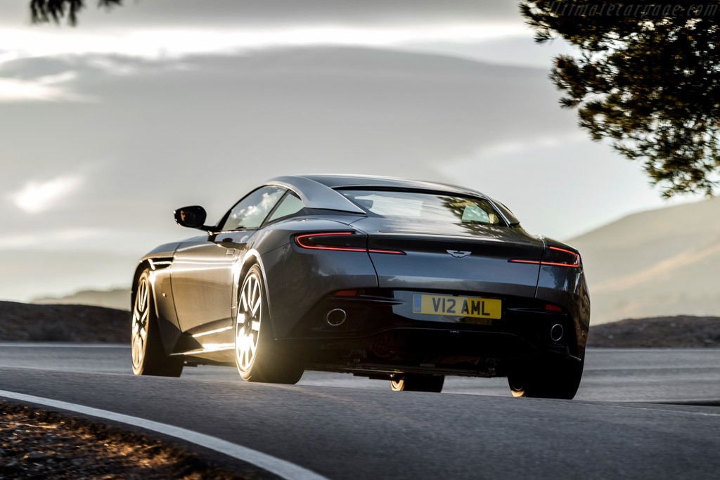 Aston Martin DB11 Coupe