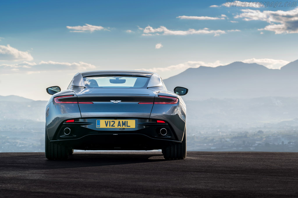 Aston Martin DB11 Coupe