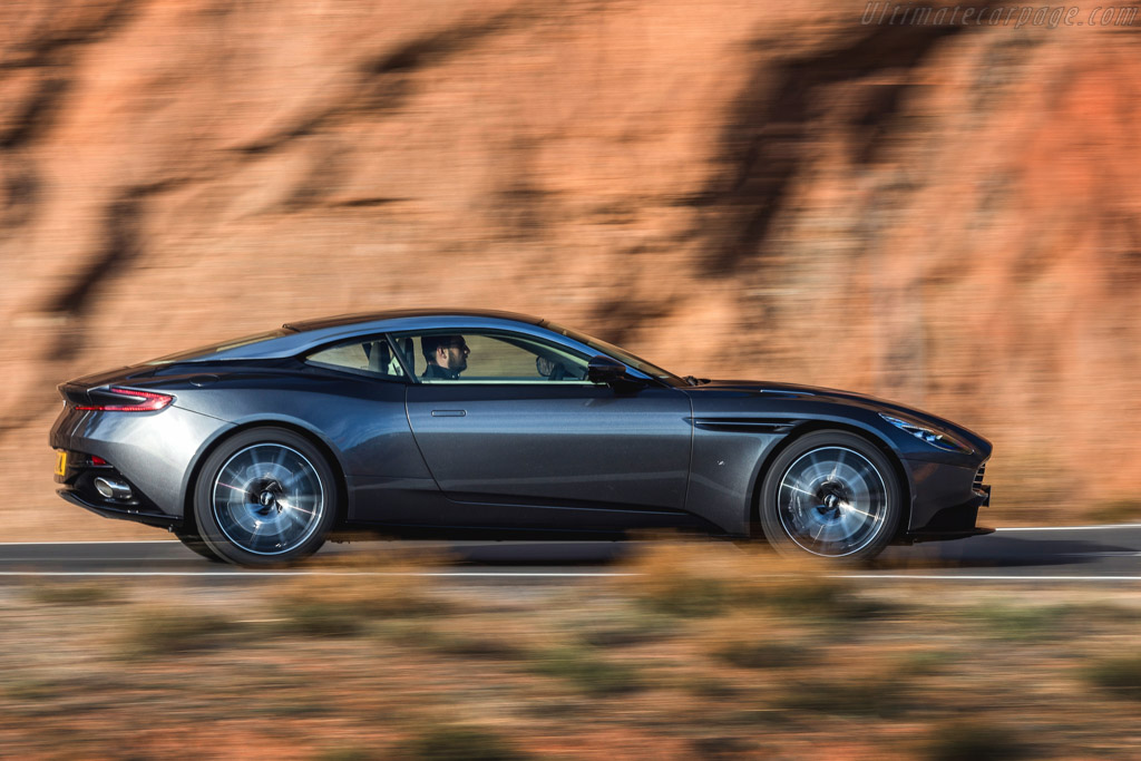 Aston Martin DB11 Coupe