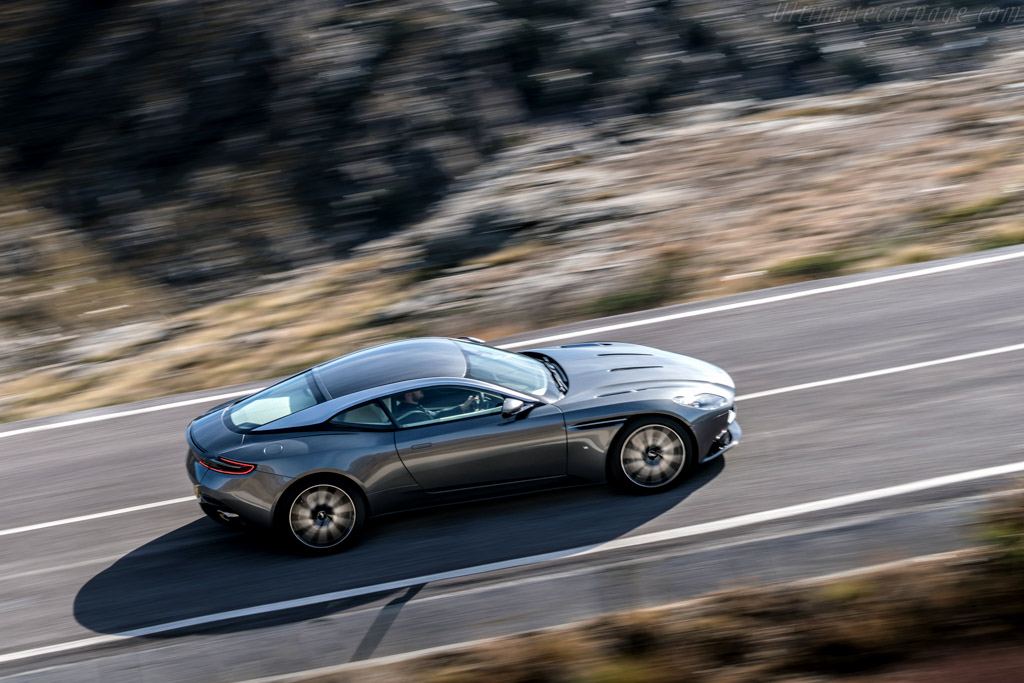 Aston Martin DB11 Coupe