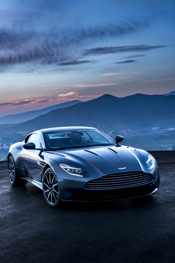 Aston Martin DB11 Coupe