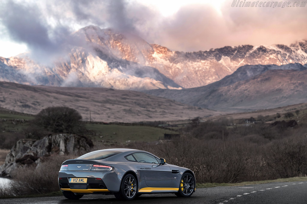 Aston Martin V12 Vantage S