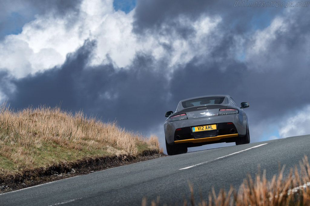 Aston Martin V12 Vantage S