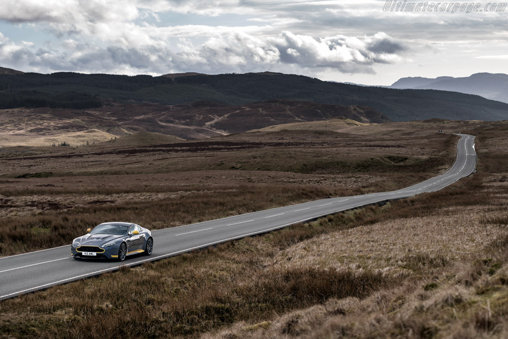 Aston Martin V12 Vantage S