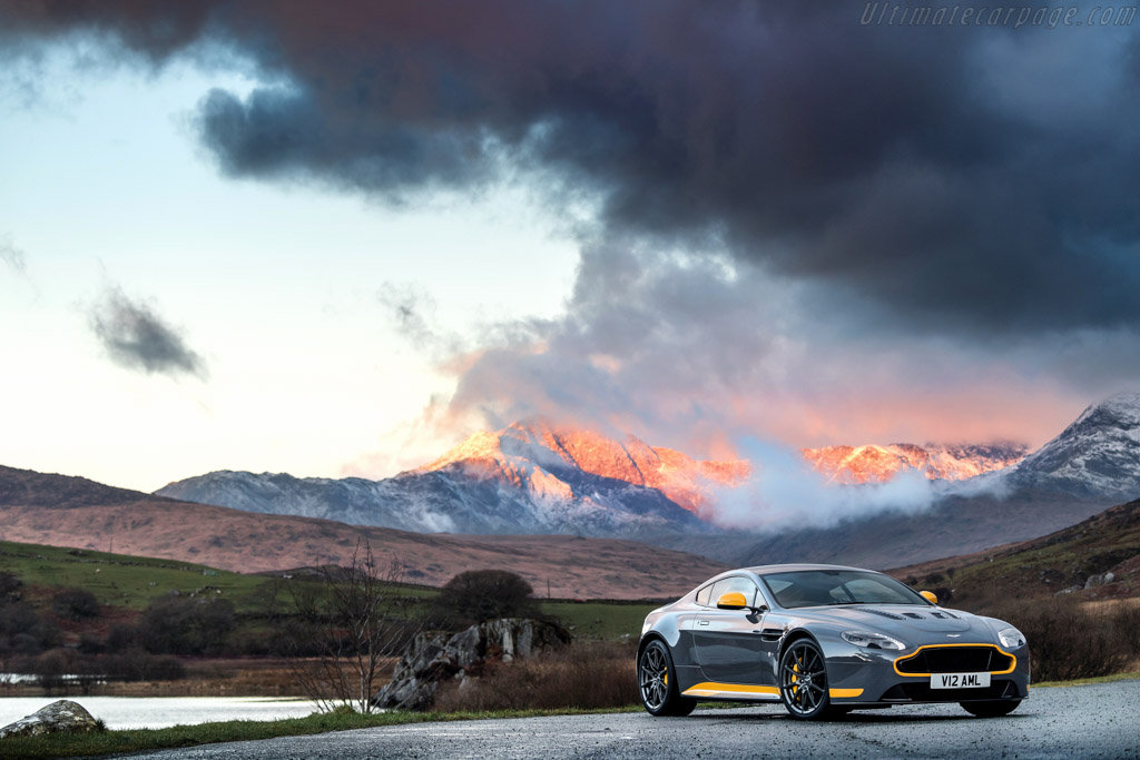 Aston Martin V12 Vantage S