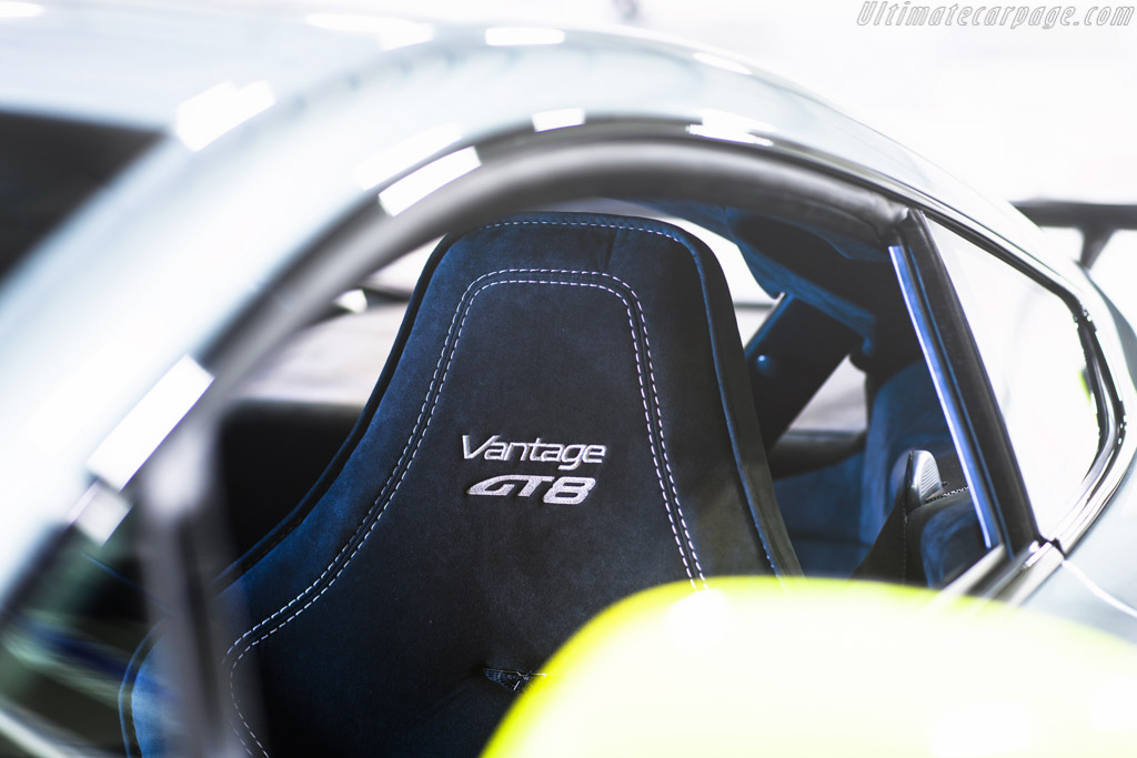Aston Martin Vantage GT8
