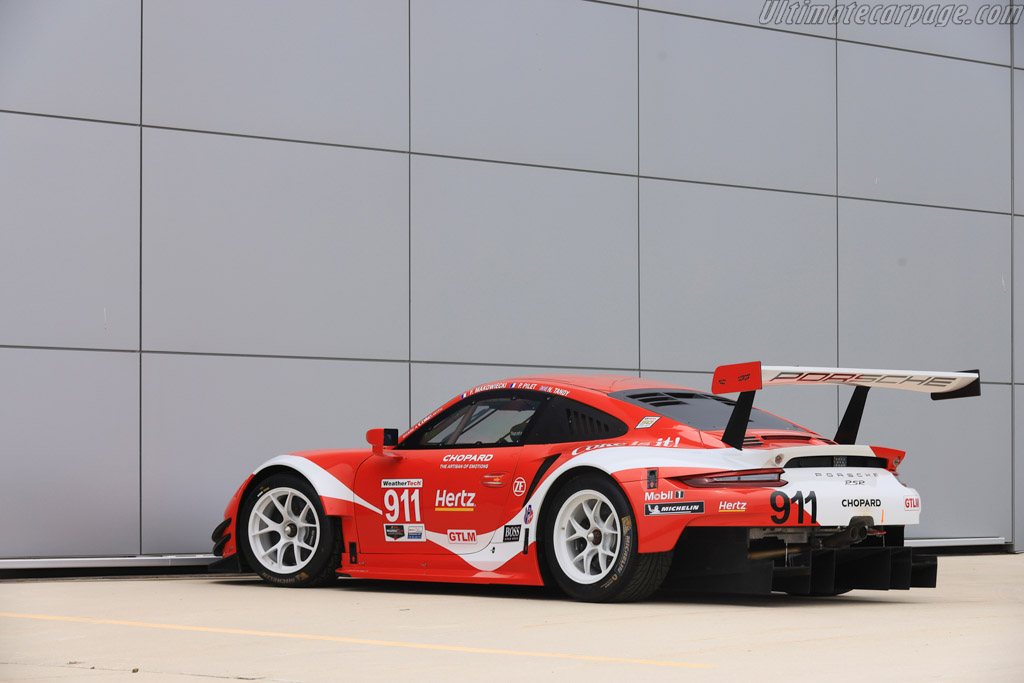 Porsche 911 RSR