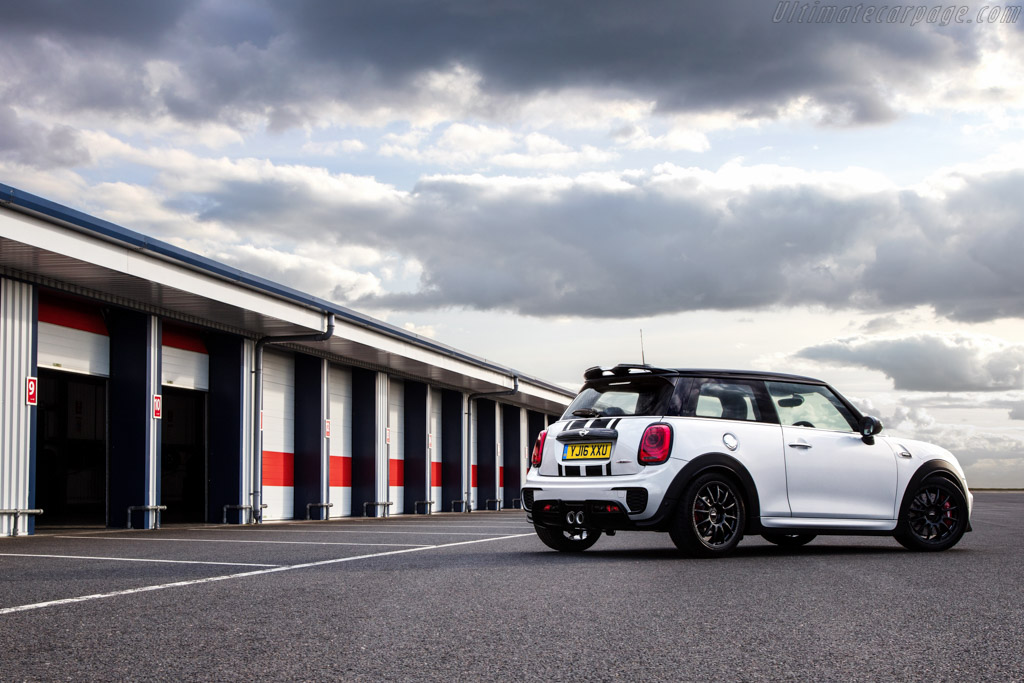 MINI John Cooper Works Challenge