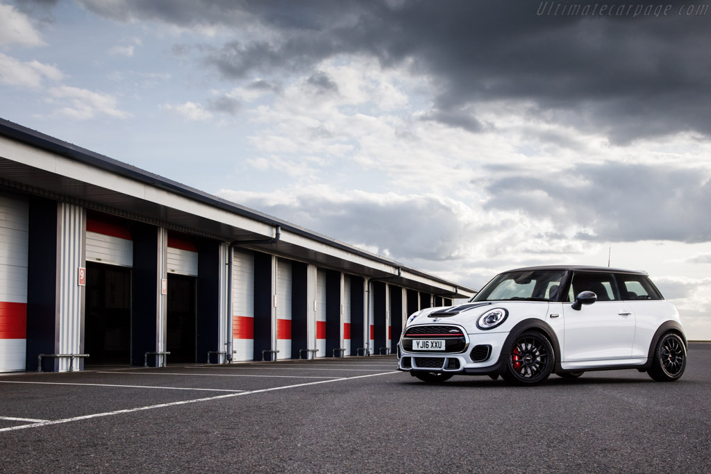 MINI John Cooper Works Challenge