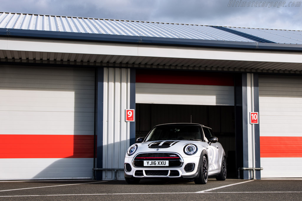 MINI John Cooper Works Challenge