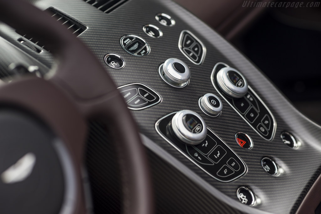 Aston Martin Vantage GT12 Roadster