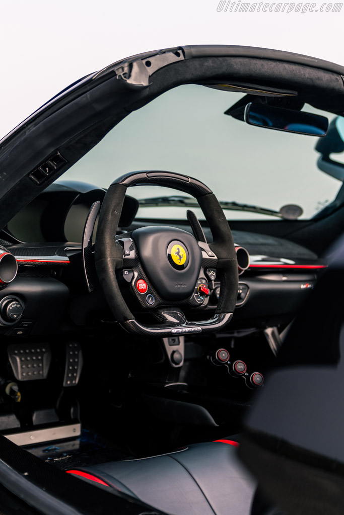 Ferrari LaFerrari Aperta