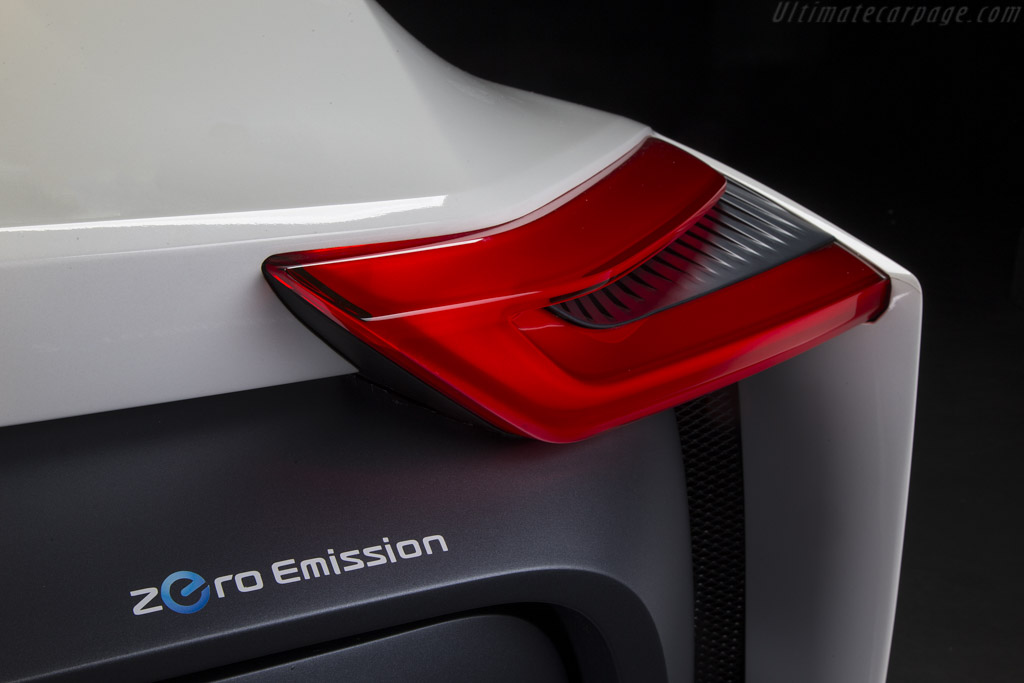 Nissan Bladeglider Concept