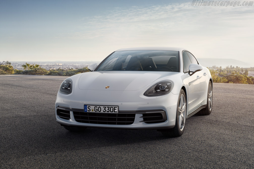 Porsche Panamera 4 E-Hybrid
