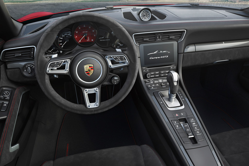 Porsche 911 Carrera 4 GTS Cabriolet