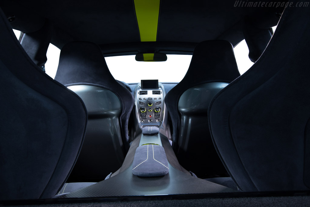 Aston Martin Rapide AMR