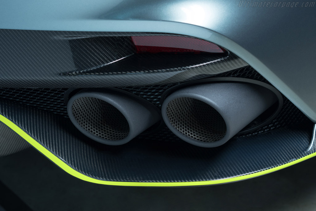 Aston Martin Rapide AMR