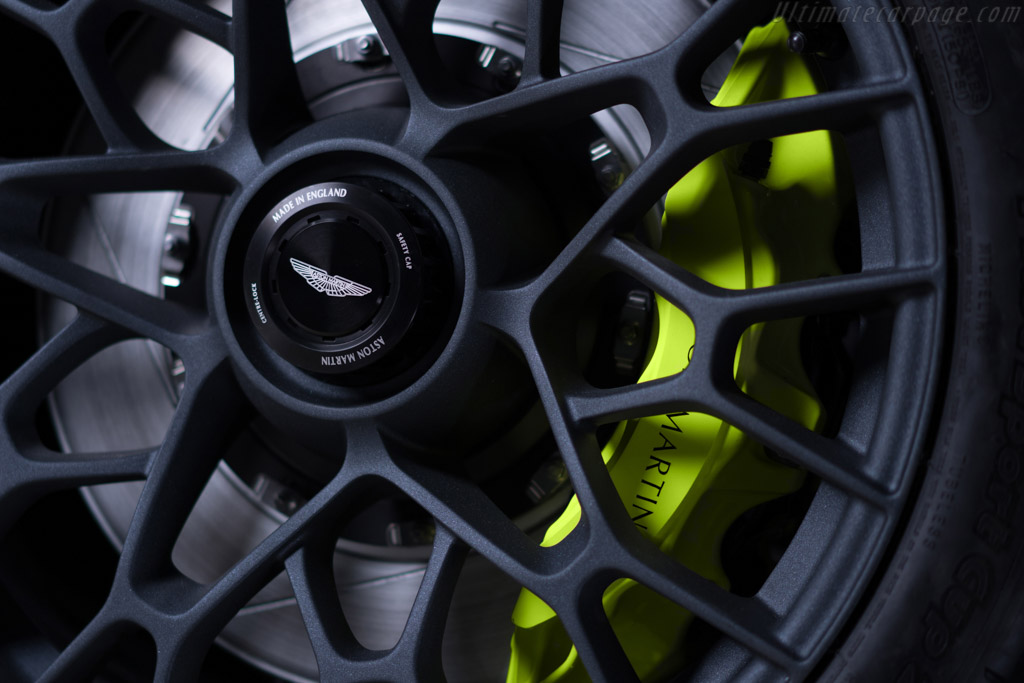 Aston Martin Vantage AMR Pro