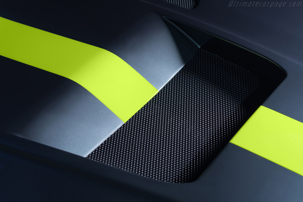 Aston Martin Vantage AMR Pro