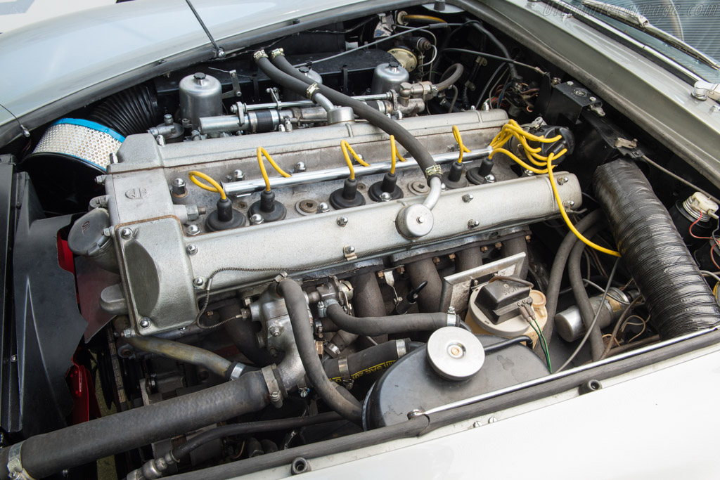 Aston Martin DB6 Mk 2 Volante