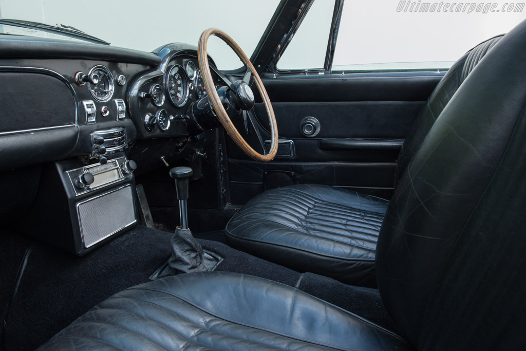 Aston Martin DB6 Mk 2 Volante