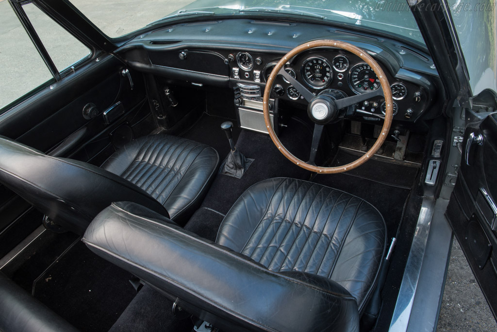 Aston Martin DB6 Mk 2 Volante