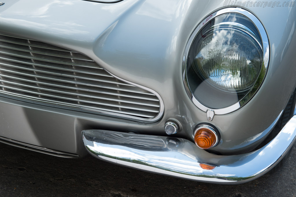 Aston Martin DB6 Mk 2 Volante