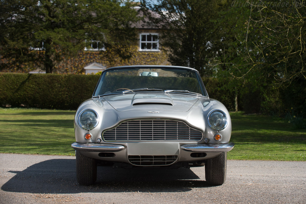 Aston Martin DB6 Mk 2 Volante