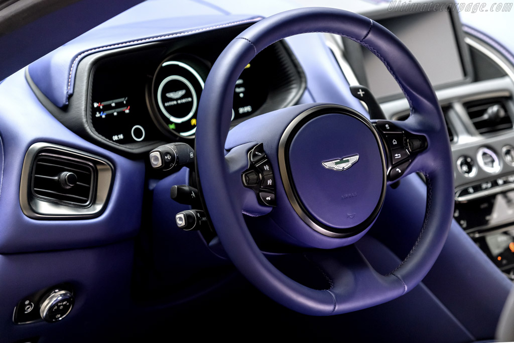 Aston Martin DB11 V8