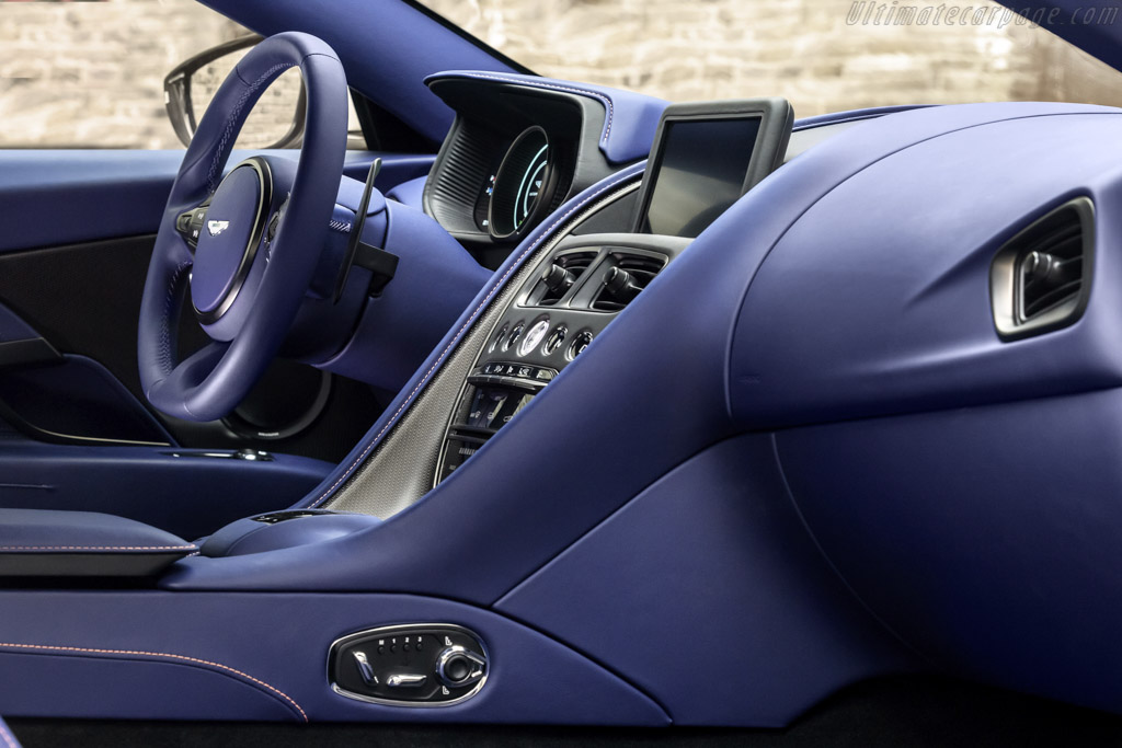 Aston Martin DB11 V8