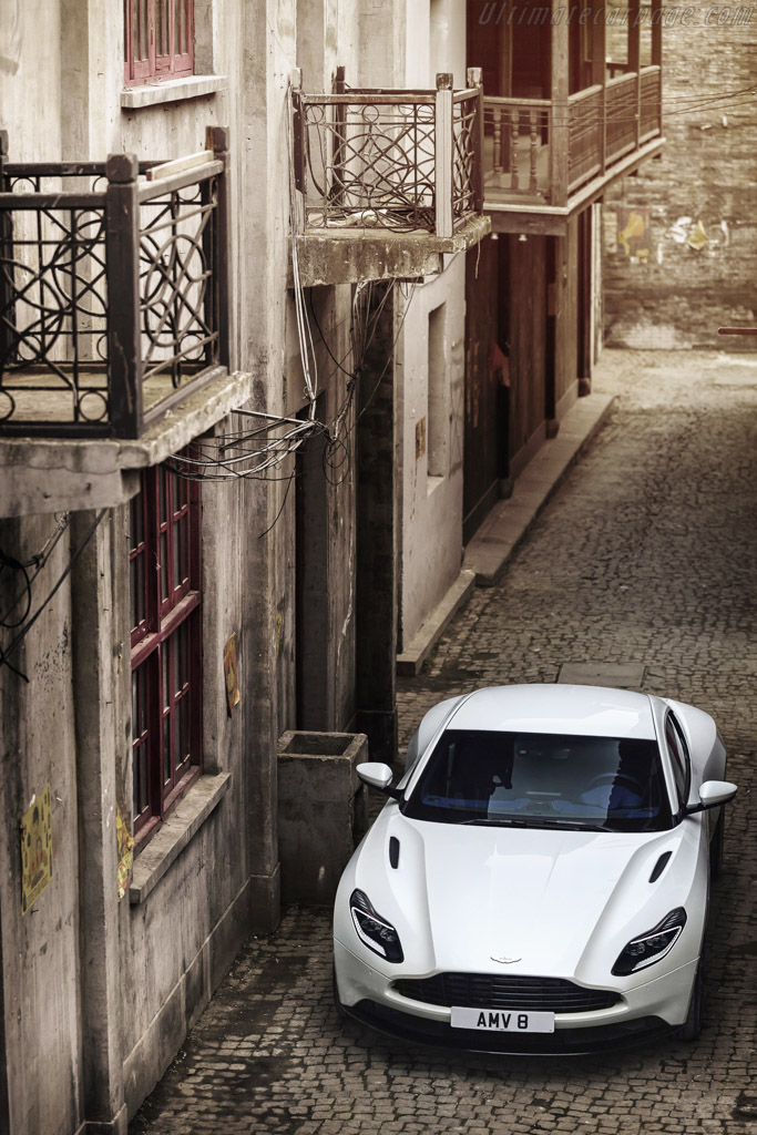 Aston Martin DB11 V8